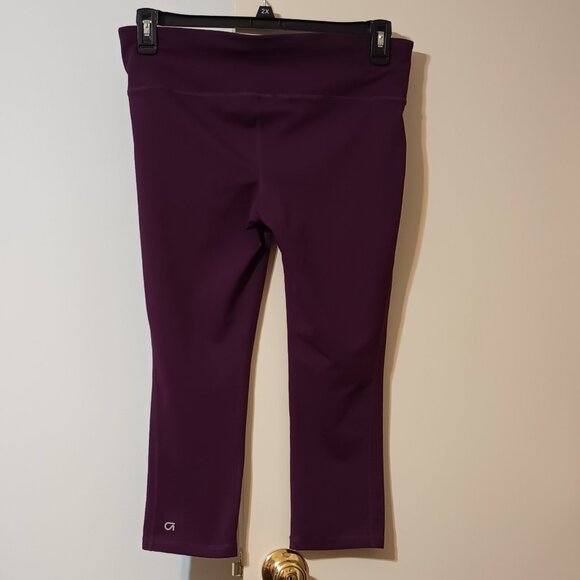 EUC ~ GapFit G-Fast Women's Plum Colored Capri Leggings (Size: Large) - Picture 2 of 6